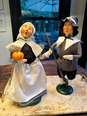 2001 Byers Choice Collectors Pilgrim Carolers